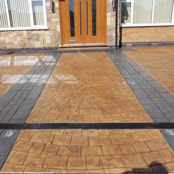 MAT- Slate Cobblestone Circle & California Weave Border. CSH- Bideford buff & Steel Grey. RA- Tan & Charcoal.